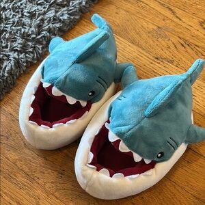 Toddler Unisex Cat & Jack Bruce Shark Loafer Slippers Blue NWOT size 7/8